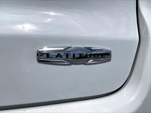 Used 2024 Jeep Compass Latitude AWD/4WD image 31