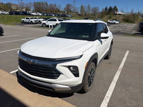Used 2024 Chevrolet TrailBlazer LT w/ LT Cold Weather Package image 8