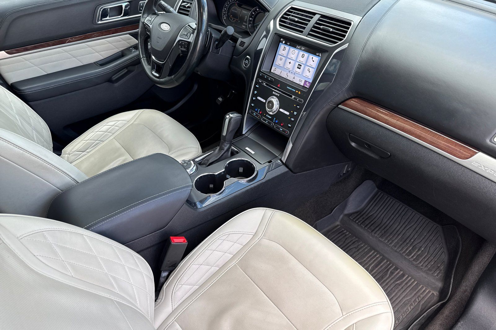 Used 2018 Ford Explorer Platinum AWD/4WD image 16