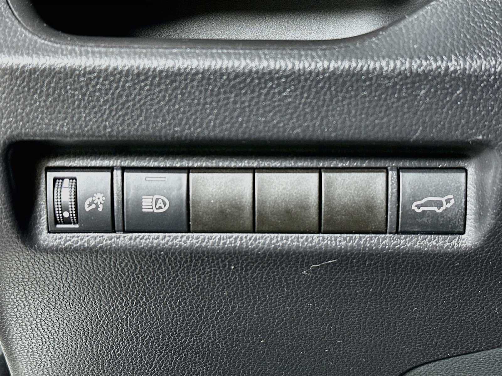 Used 2022 Toyota RAV4 XLE w/ Convenience Package FWD image 10