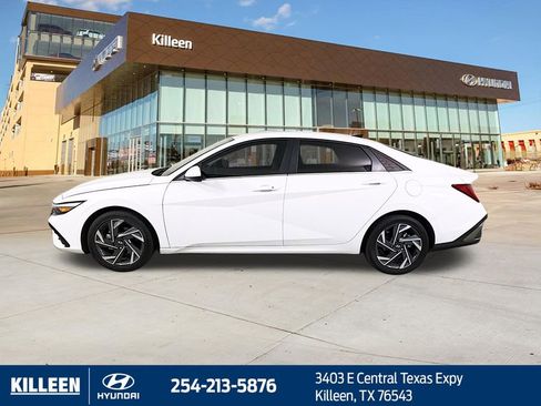 Used 2025 Hyundai Elantra SEL FWD image 5