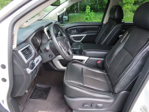 Used 2017 Nissan Titan PRO-4X w/ Pro-4x Convenience Package AWD/4WD image 26