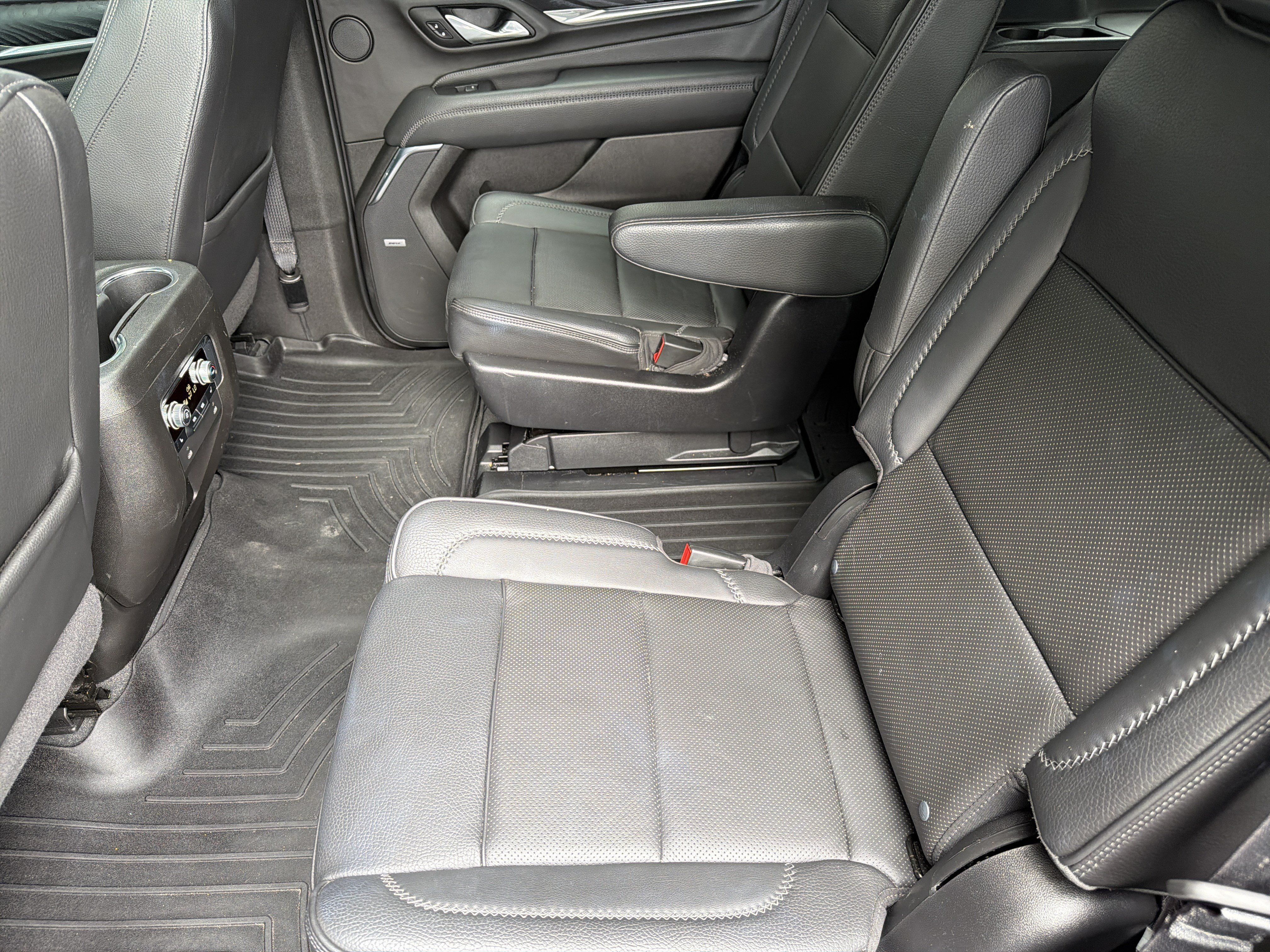 Used 2022 GMC Yukon Denali RWD image 32