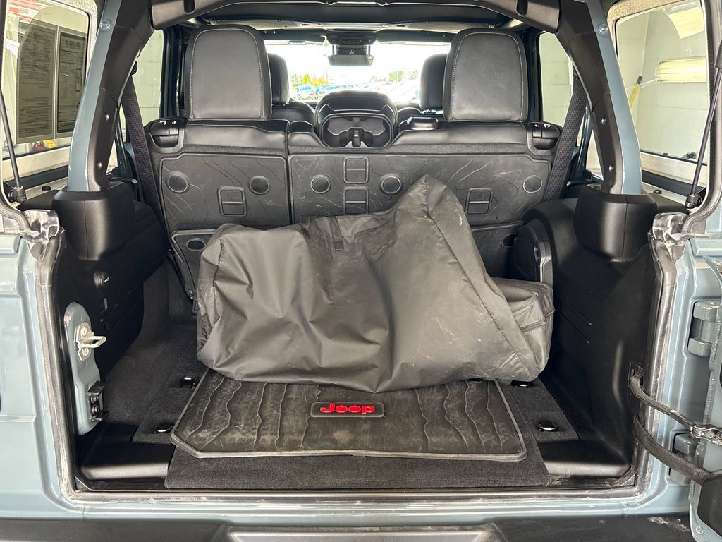 Used 2025 Jeep Wrangler Unlimited Rubicon AWD/4WD image 34