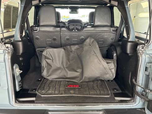 Used 2025 Jeep Wrangler Unlimited Rubicon AWD/4WD image 34