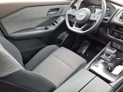 Used 2023 Nissan Rogue SV FWD image 9