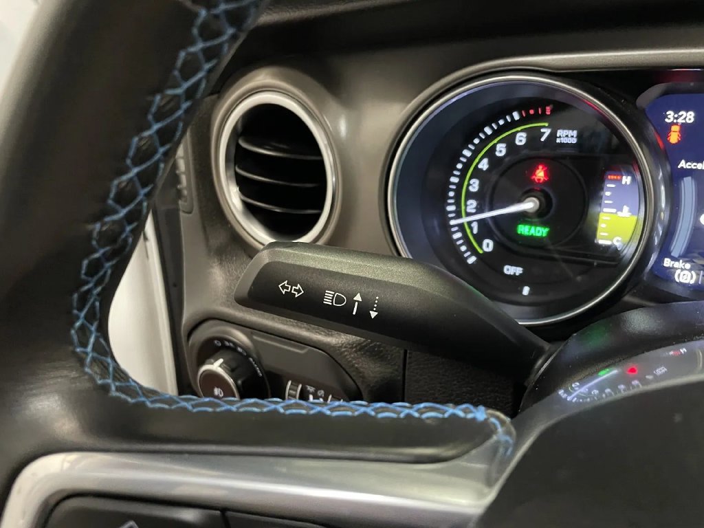 Used 2022 Jeep Wrangler Unlimited Rubicon 4xe AWD/4WD image 25