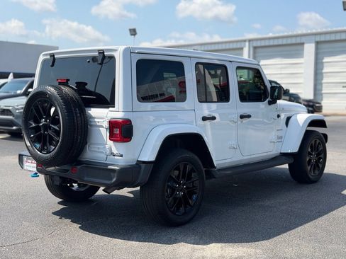 Used 2022 Jeep Wrangler Unlimited Sahara AWD/4WD image 8