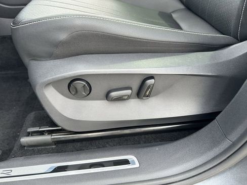 Certified 2023 Volkswagen Tiguan SE R-Line FWD image 21