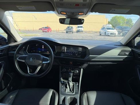 Used 2023 Volkswagen Jetta SE image 14