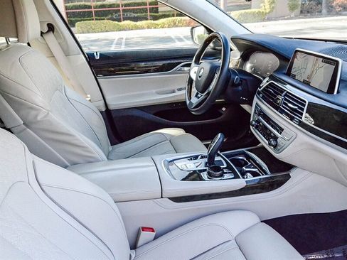 Used 2020 BMW 750i xDrive w/ Executive Package image 42