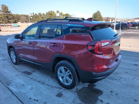 Used 2024 GMC Terrain SLE w/ Driver Convenience Package image 6