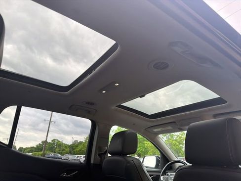 Used 2021 GMC Acadia SLT w/ Premium Package FWD image 6
