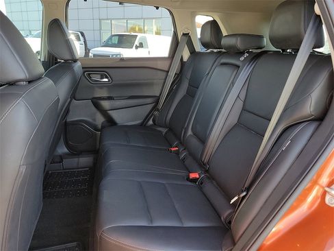 Used 2023 Nissan Rogue SL w/ SL Premium Package image 16