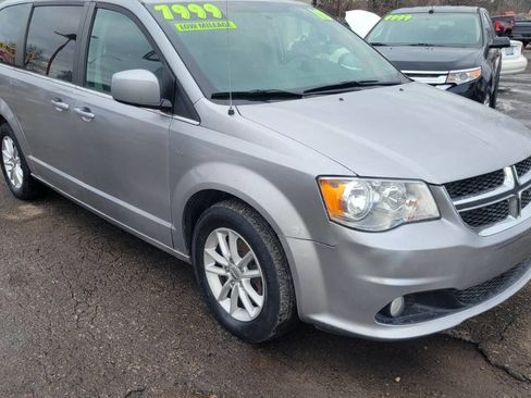 Used 2018 Dodge Grand Caravan SXT image 1