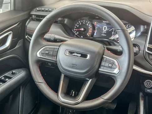 Used 2025 Jeep Compass Trailhawk AWD/4WD image 15