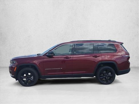 Used 2024 Jeep Grand Cherokee L Limited AWD/4WD image 9