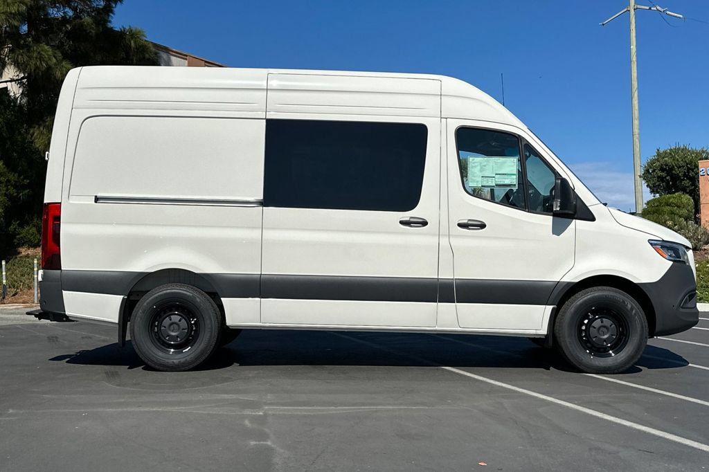 Used 2025 Mercedes-Benz Sprinter 2500 image 3