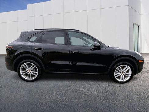 Used 2023 Porsche Cayenne image 8