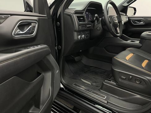 Used 2023 GMC Yukon XL AT4 w/ AT4 Premium Plus Package AWD/4WD image 18