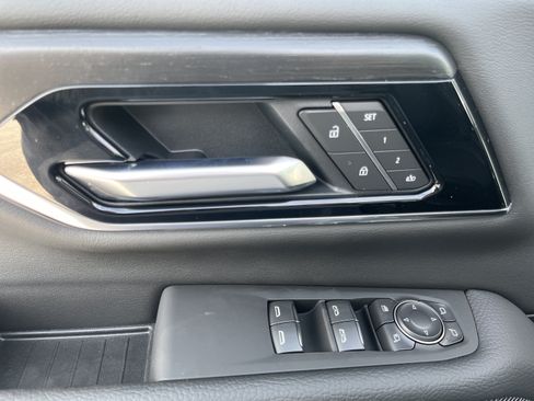 New 2026 GMC Yukon Denali w/ Sun & Power Step Package AWD/4WD image 18