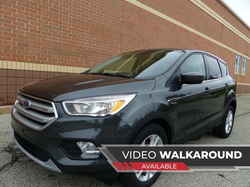 Used 2019 Ford Escape SE image 1