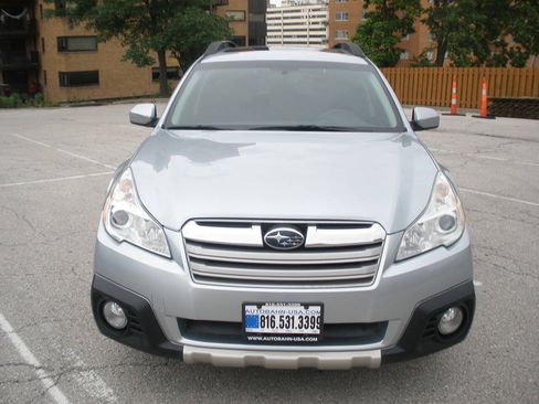 Used 2013 Subaru Outback 2.5i Limited AWD/4WD image 8