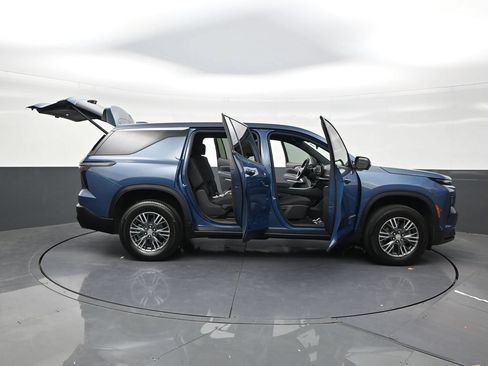 Used 2024 Chevrolet Traverse LS FWD image 30