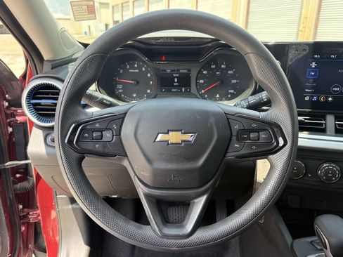 Used 2024 Chevrolet Trax LS w/ LS Convenience Package FWD image 15