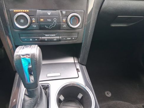 Used 2018 Ford Explorer XLT FWD image 32