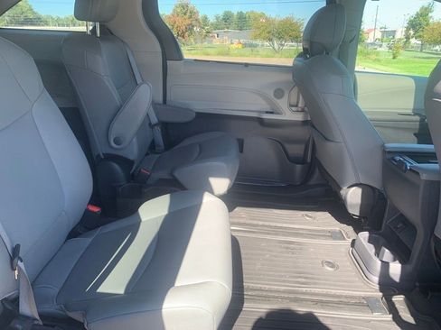 Used 2023 Toyota Sienna XLE image 32
