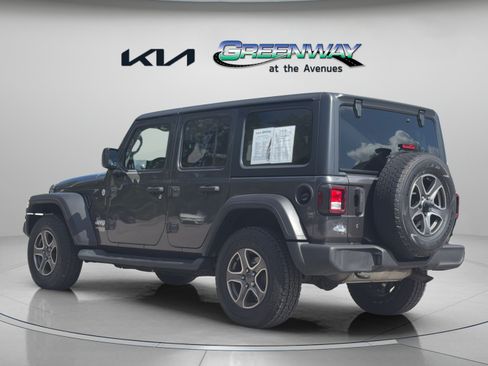 Used 2018 Jeep Wrangler Unlimited Sport S AWD/4WD image 3