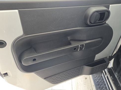 Used 2008 Jeep Wrangler Unlimited Sahara w/ Dual Top Group image 19