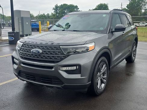 Used 2024 Ford Explorer XLT w/ Equipment Group 202A AWD/4WD image 2