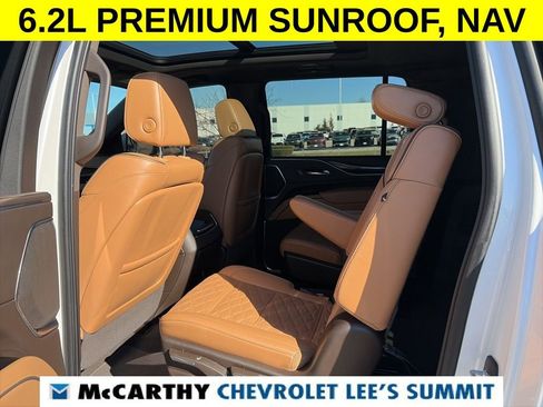 Used 2022 Cadillac Escalade ESV Premium Luxury image 44