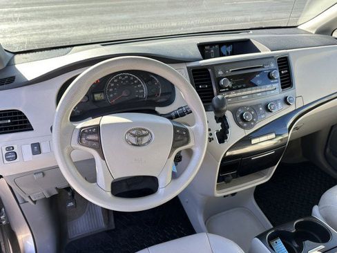 Used 2012 Toyota Sienna LE image 12