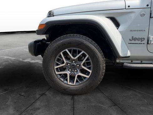 Used 2024 Jeep Wrangler Unlimited Sahara AWD/4WD image 14