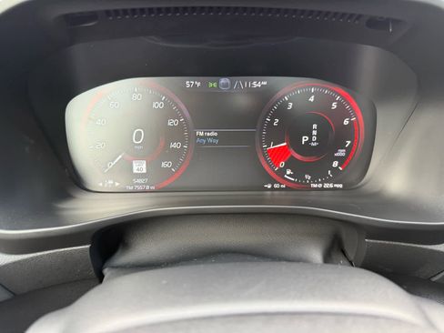 Used 2022 Volvo XC40 T5 R-Design w/ Advanced Package image 18