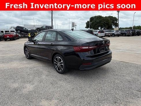 Used 2025 Volkswagen Jetta Sport image 2