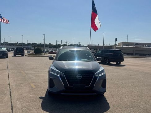 Certified 2024 Nissan Kicks SV FWD image 4