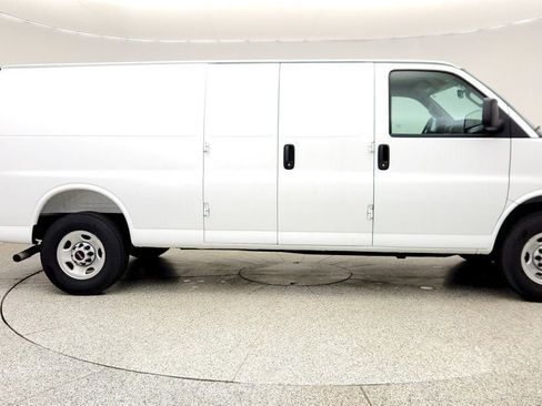 Used 2025 GMC Savana 3500 Extended RWD image 4