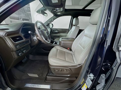 Used 2022 Chevrolet Suburban LT w/ LT Signature Plus Package image 18