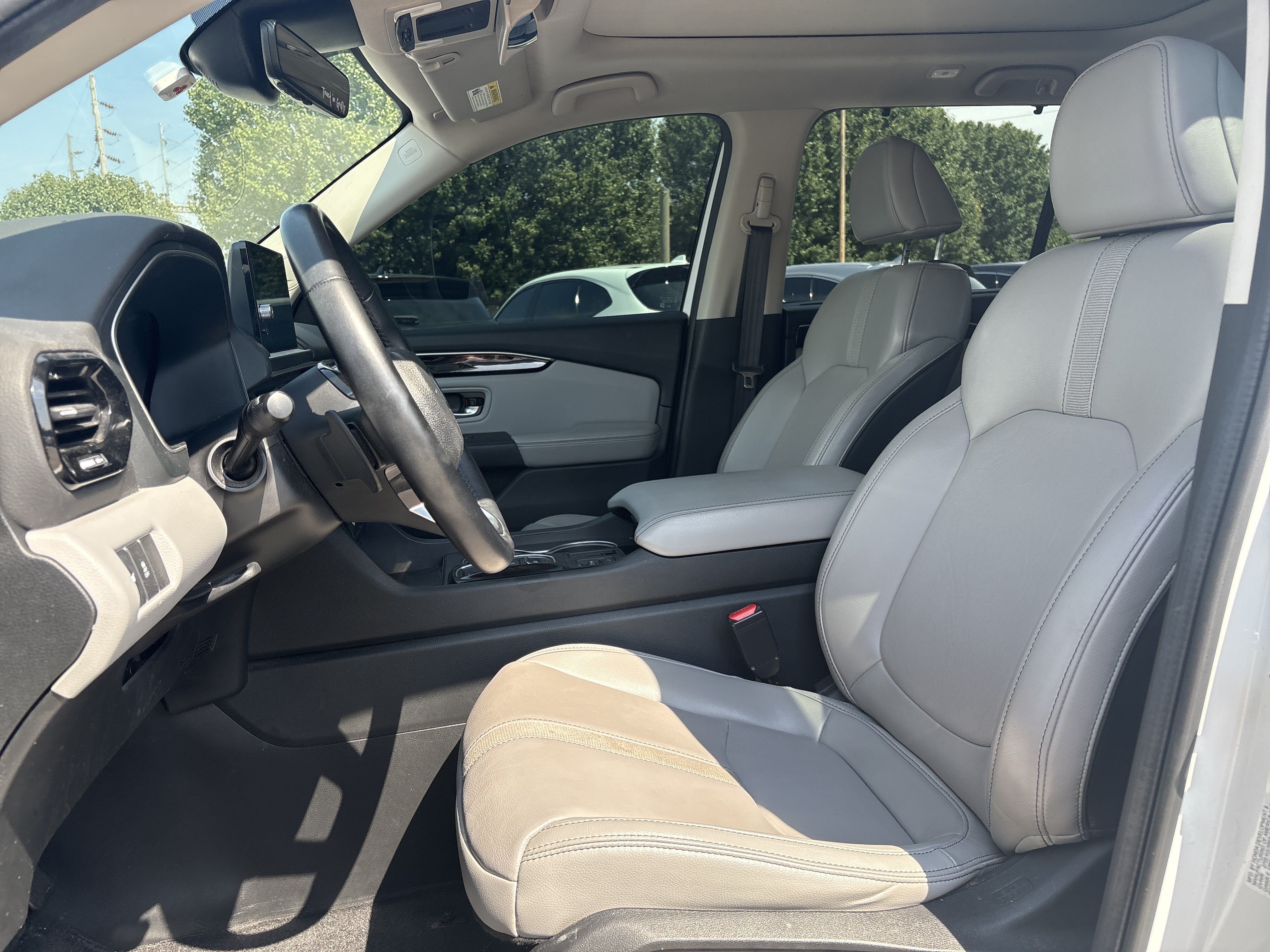 Used 2024 Honda Pilot Touring image 3