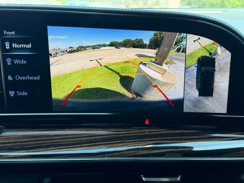 Used 2021 Cadillac Escalade Premium Luxury AWD/4WD image 12