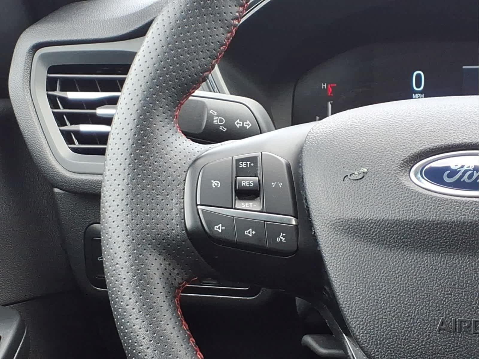 Used 2025 Ford Escape ST-Line Select AWD/4WD image 23