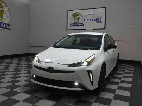 Used 2022 Toyota Prius AWD image 4