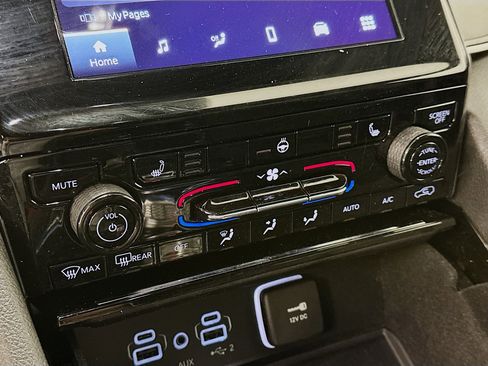 Used 2023 Jeep Grand Cherokee Altitude image 23