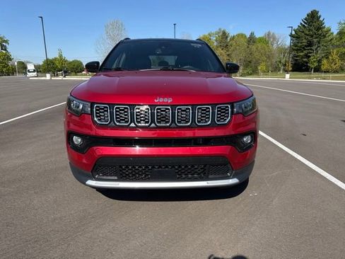 Used 2025 Jeep Compass Limited AWD/4WD image 3