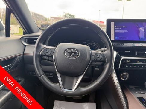 Used 2023 Toyota Venza XLE image 15