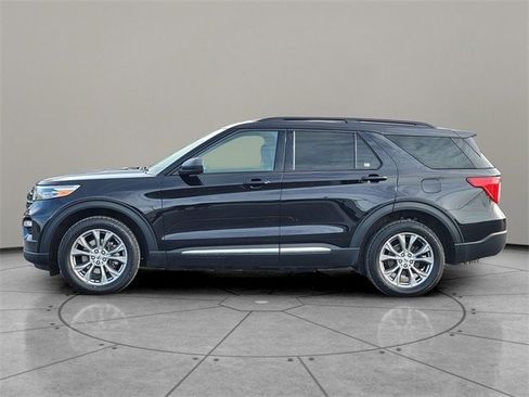 Certified 2022 Ford Explorer XLT w/ Equipment Group 202A image 9